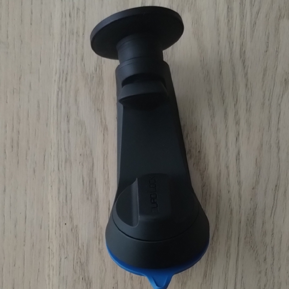 Universal Car Suction Phone Mount - Black with Blue Accent